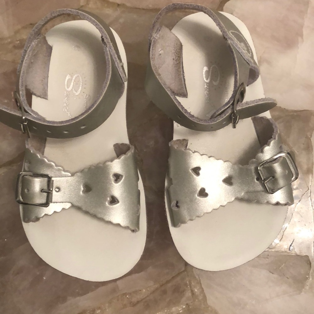Toddler silver sandals size 6 like “Salt waters”